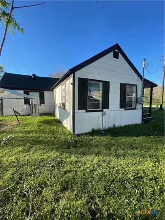 $80,000 | 105 Carver Street, Edna, TX 77957