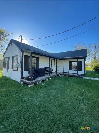 $80,000 | 105 Carver Street, Edna, TX 77957