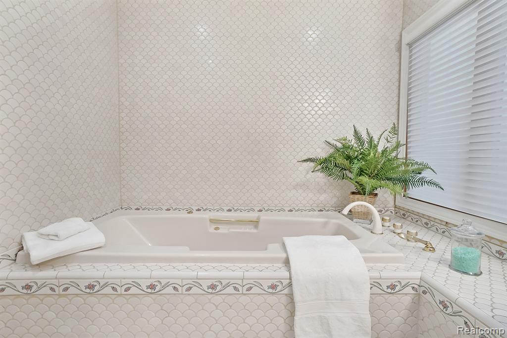 72 Vaughan-Ridge Road Bloomfield Hills, MI 48304 - Photo 38 of 65