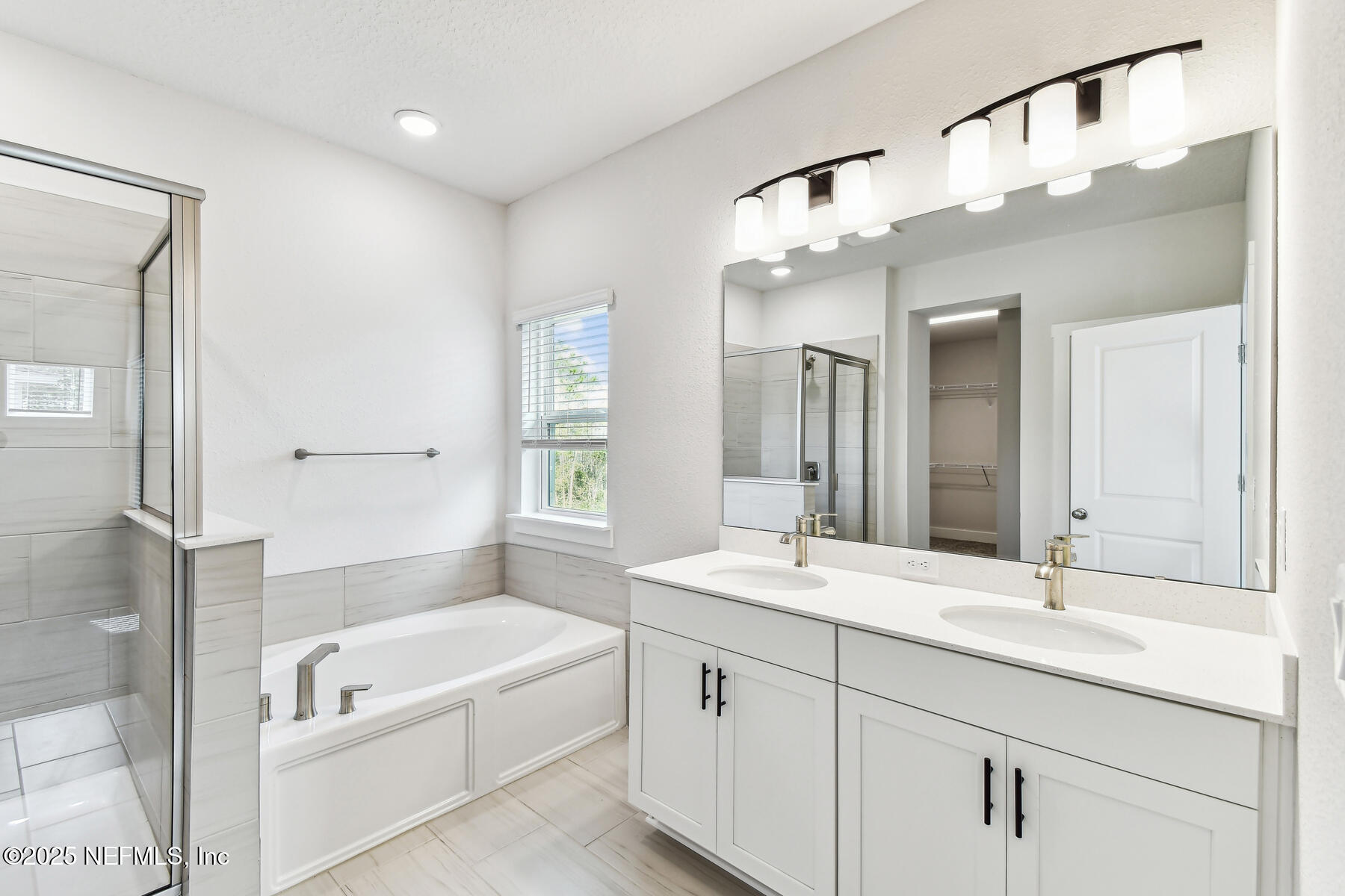 10085 Element Road Jacksonville, FL 32256 - Photo 19 of 24 a bathroom with a tub a sink and mirror