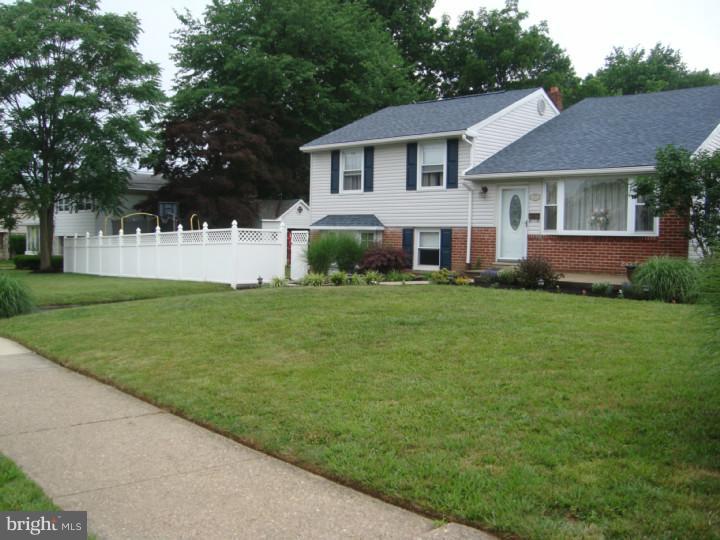 3828 Andrea Road Philadelphia, PA 19154 - Photo 3 of 17 Exterior Front