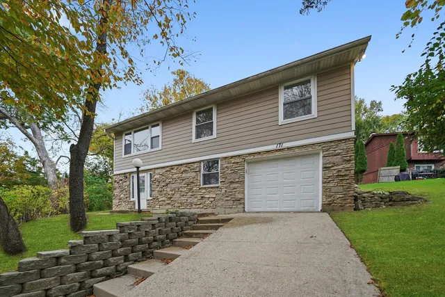 $309,000 | 171 Lake Shore Drive, Carpentersville, IL 60110
