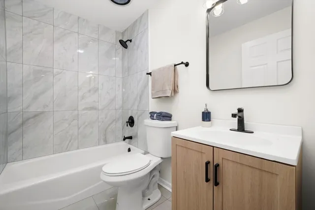 $309,000 | 171 Lake Shore Drive, Carpentersville, IL 60110