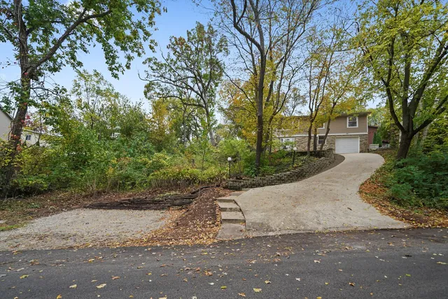 $309,000 | 171 Lake Shore Drive, Carpentersville, IL 60110