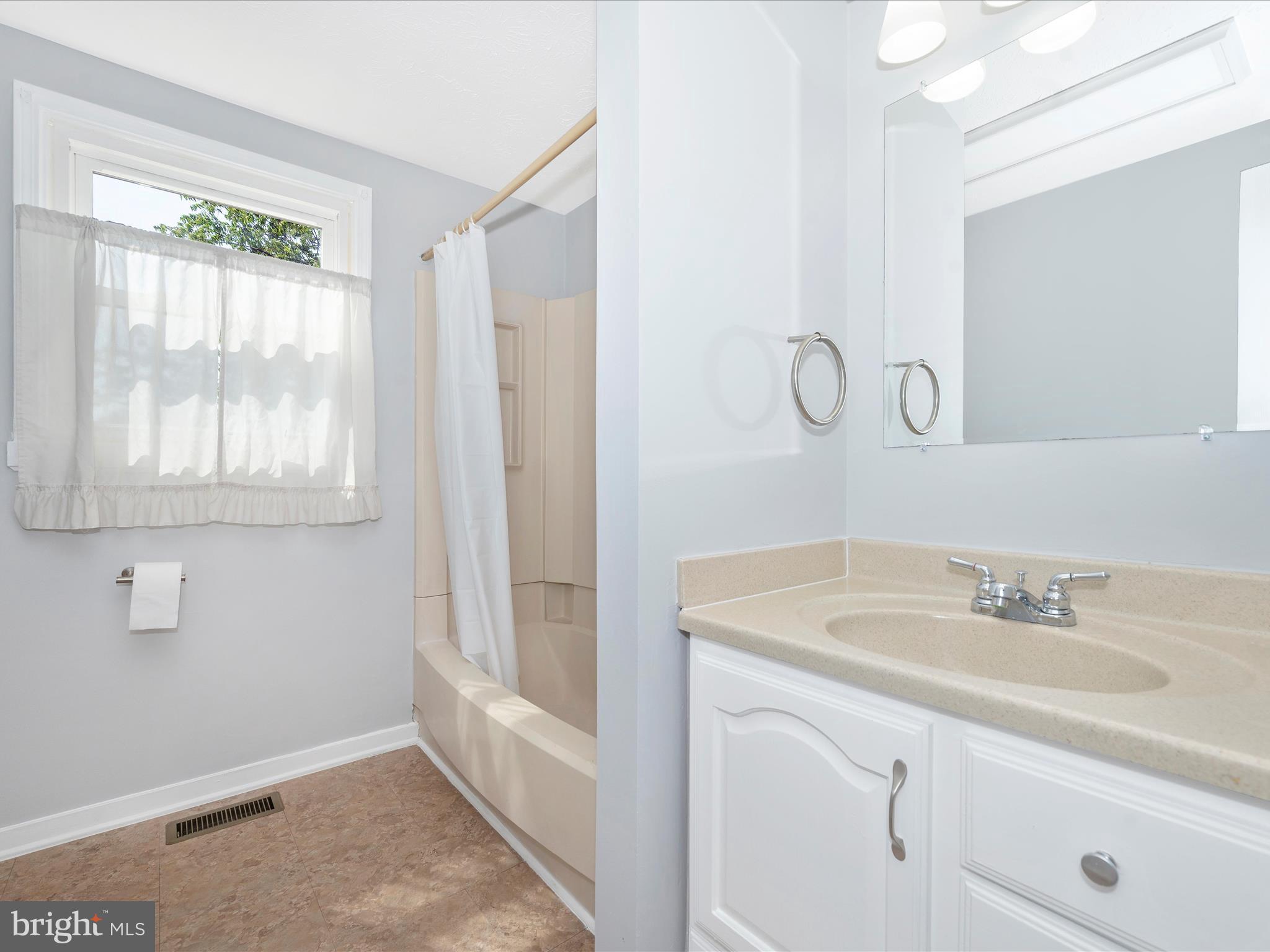 204 E Road Mount Airy, MD 21771 - Photo 21 of 51 Bathroom