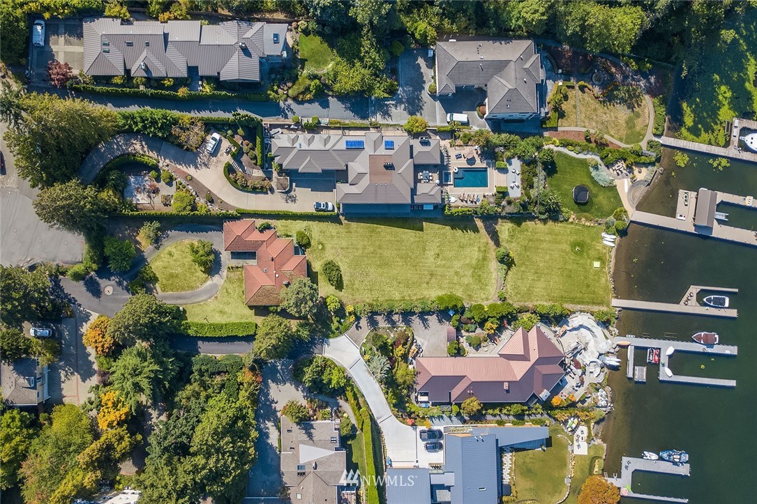 8809 Northeast 34th Street Yarrow Point, WA 98004 - Photo 3 of 7