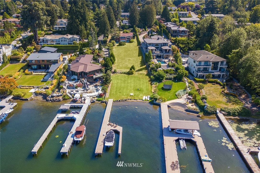 8809 Northeast 34th Street Yarrow Point, WA 98004 - Photo 4 of 7