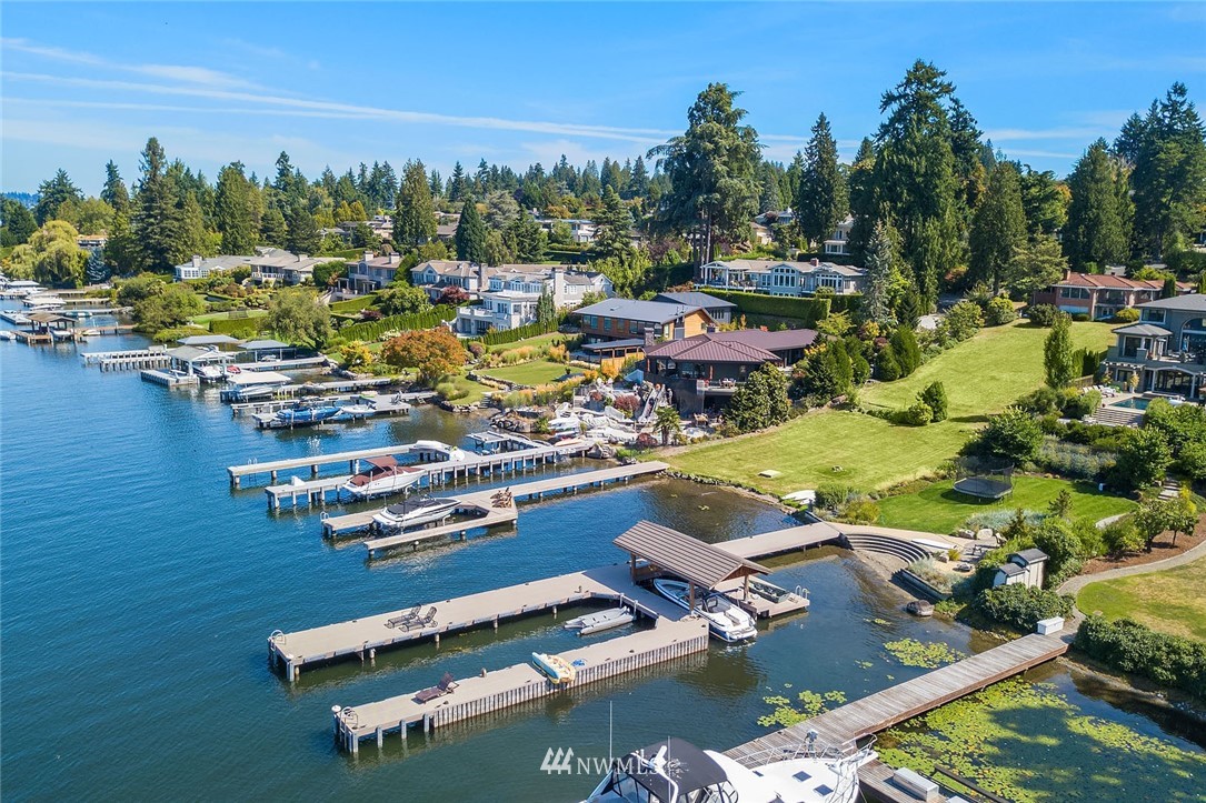 8809 Northeast 34th Street Yarrow Point, WA 98004 - Photo 5 of 7