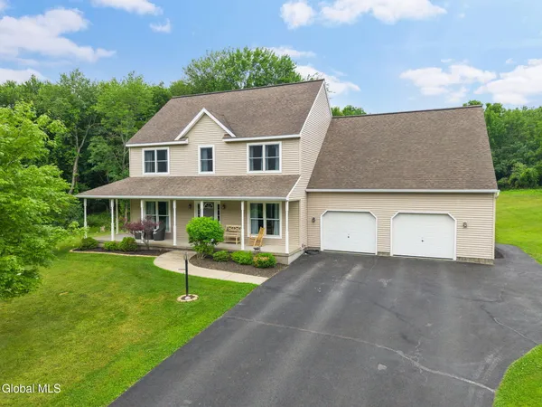 $657,000 | 9 Thomas Drive, North Greenbush, NY 12198
