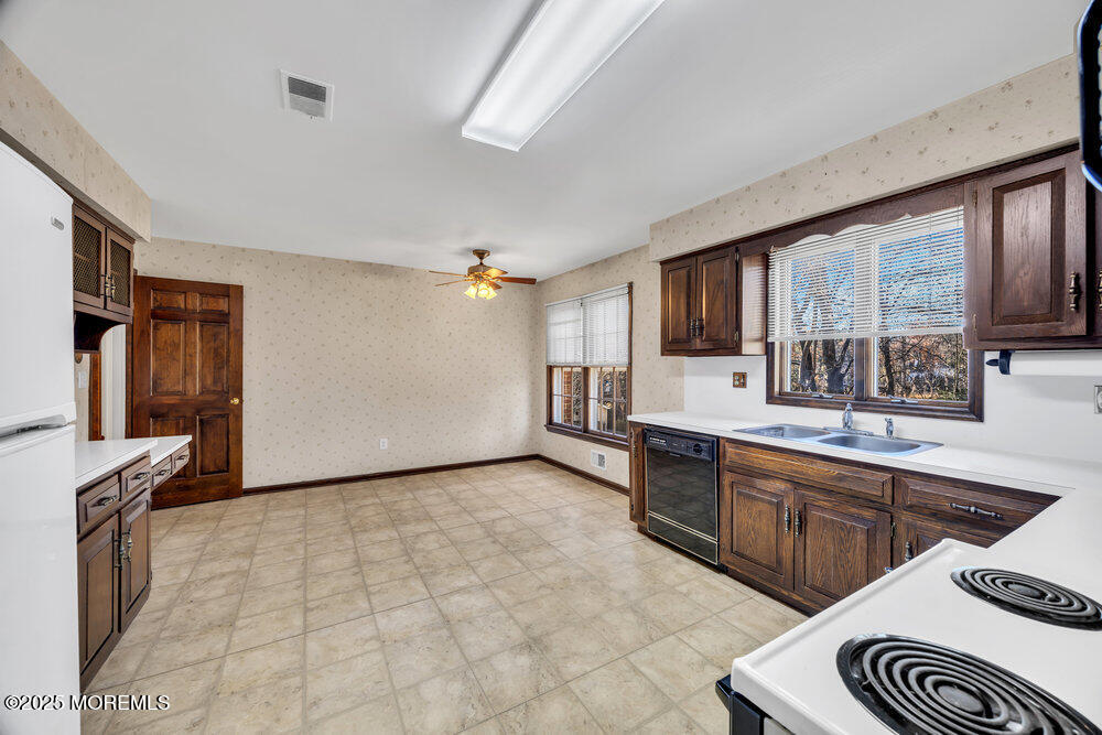 185 Ballantine Road Middletown, NJ 07748 - Photo 4 of 39 016_2m1a7185_466