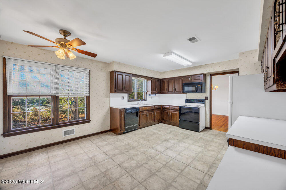 185 Ballantine Road Middletown, NJ 07748 - Photo 5 of 39 019_2m1a7200_192