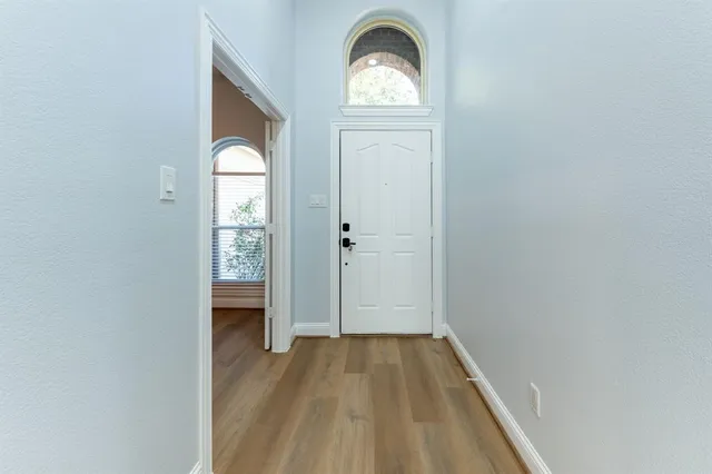 a view of empty room with window