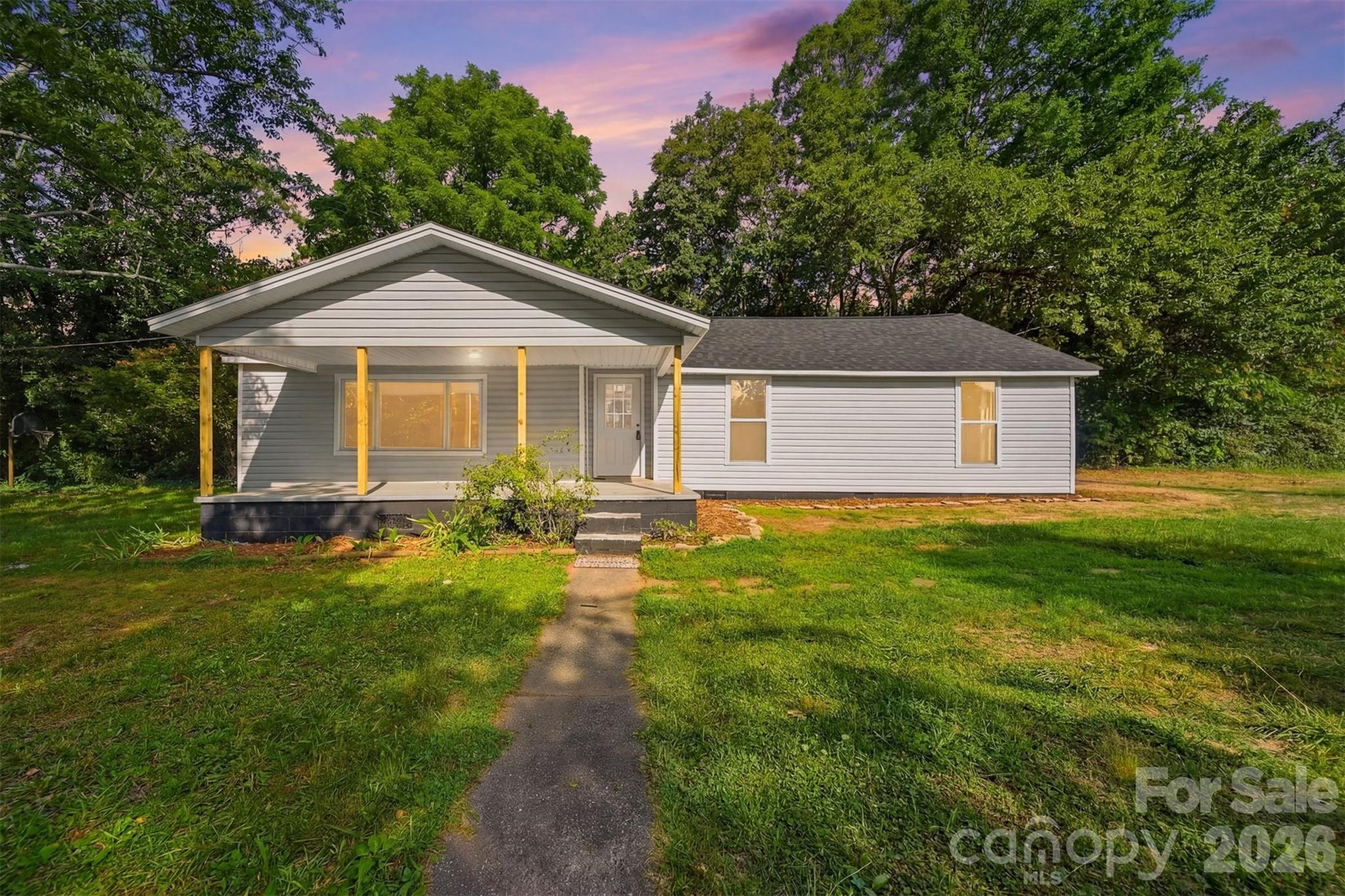 218 33rd Street Southwest Hickory, NC 28602 - Photo 1 of 26