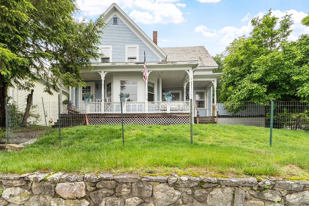 9 Pleasant Street Lunenburg, MA 01462 - Photo 1 of 38