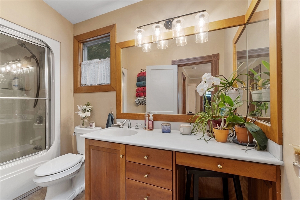 9 Pleasant Street Lunenburg, MA 01462 - Photo 13 of 38