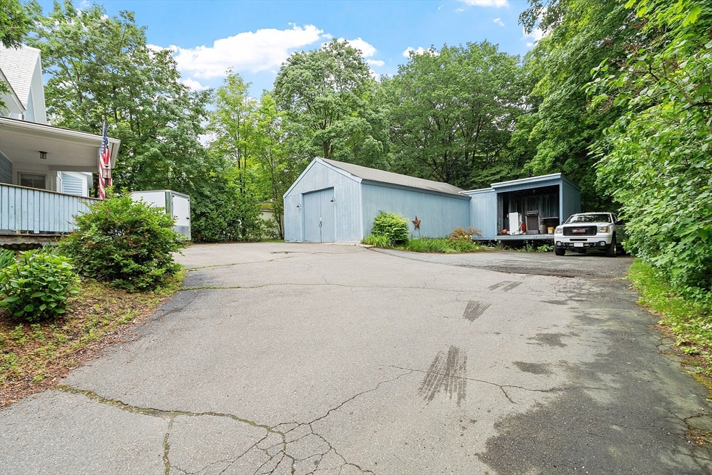 9 Pleasant Street Lunenburg, MA 01462 - Photo 3 of 38