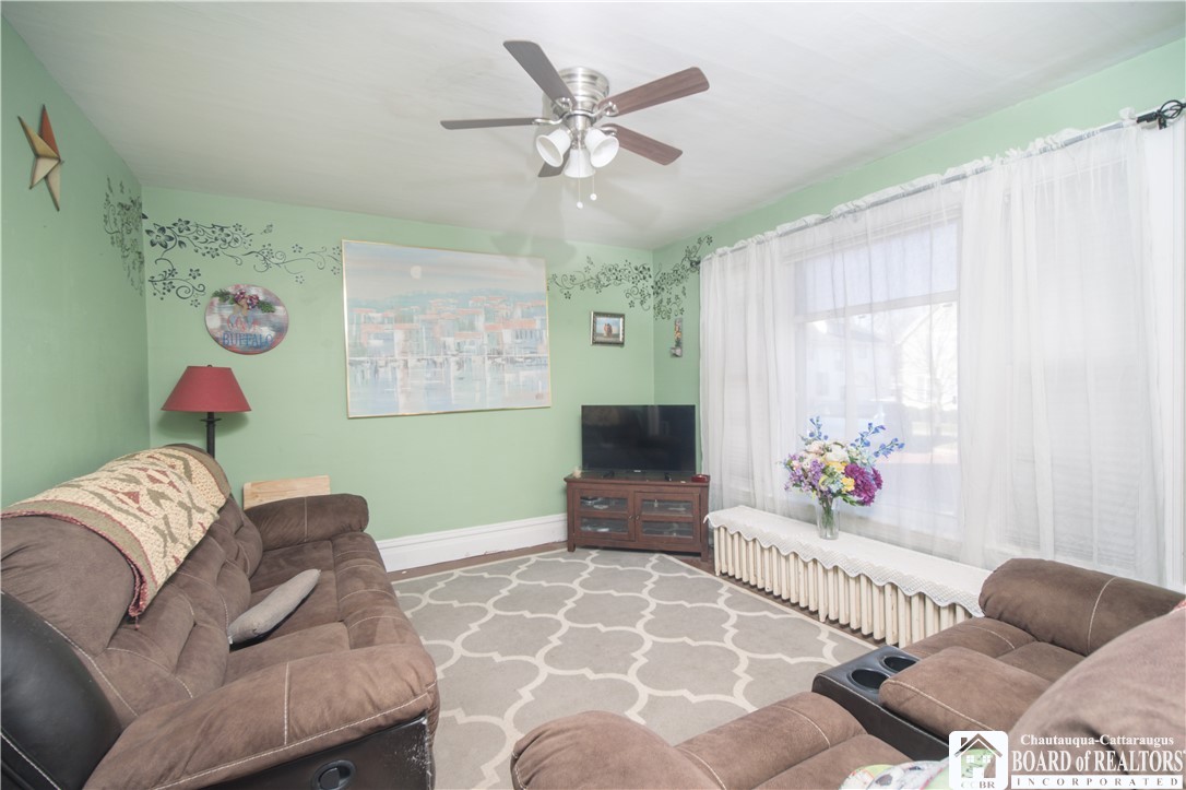 23 North Beagle Street Dunkirk, NY 14048 - Photo 4 of 34