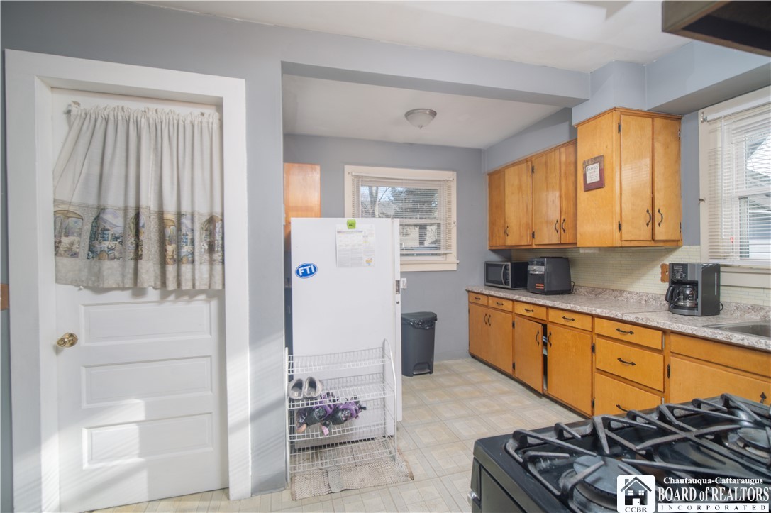 23 North Beagle Street Dunkirk, NY 14048 - Photo 8 of 34