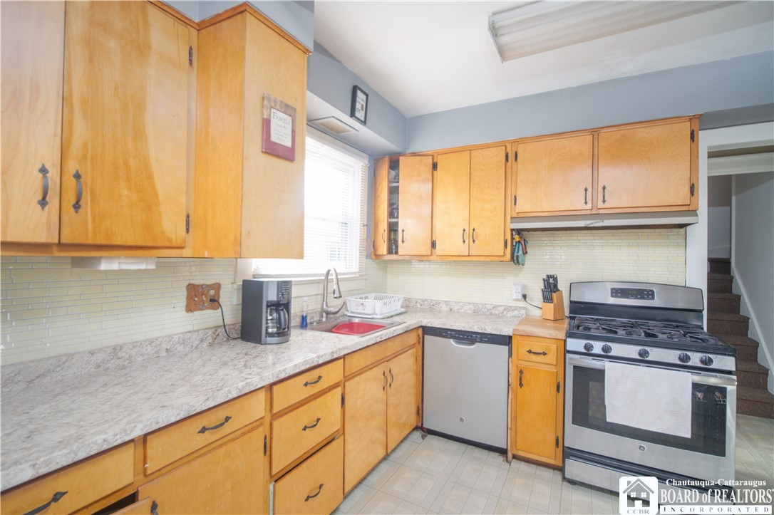 23 North Beagle Street Dunkirk, NY 14048 - Photo 9 of 34