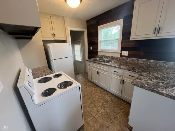 $945 | 5322 East 19th Place, Indianapolis, IN 46218