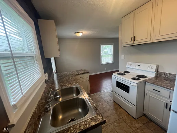 $945 | 5322 East 19th Place, Indianapolis, IN 46218