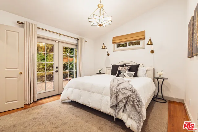 $2,995,000 | 2055 Outpost Drive, Los Angeles, CA 90068