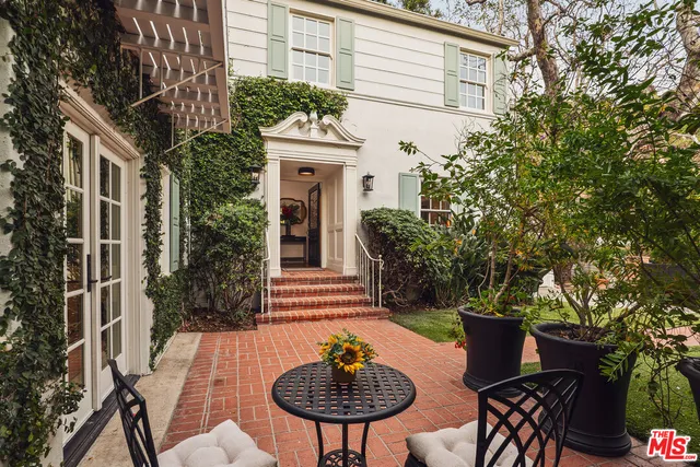 $2,995,000 | 2055 Outpost Drive, Los Angeles, CA 90068