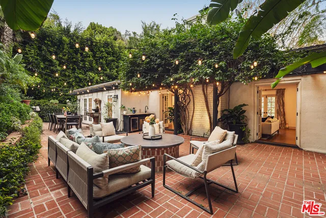 $2,995,000 | 2055 Outpost Drive, Los Angeles, CA 90068