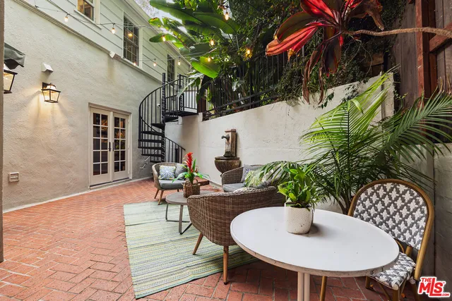 $2,995,000 | 2055 Outpost Drive, Los Angeles, CA 90068