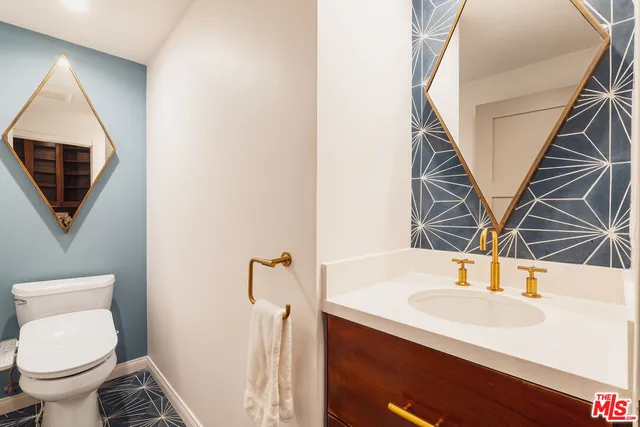 $2,995,000 | 2055 Outpost Drive, Los Angeles, CA 90068