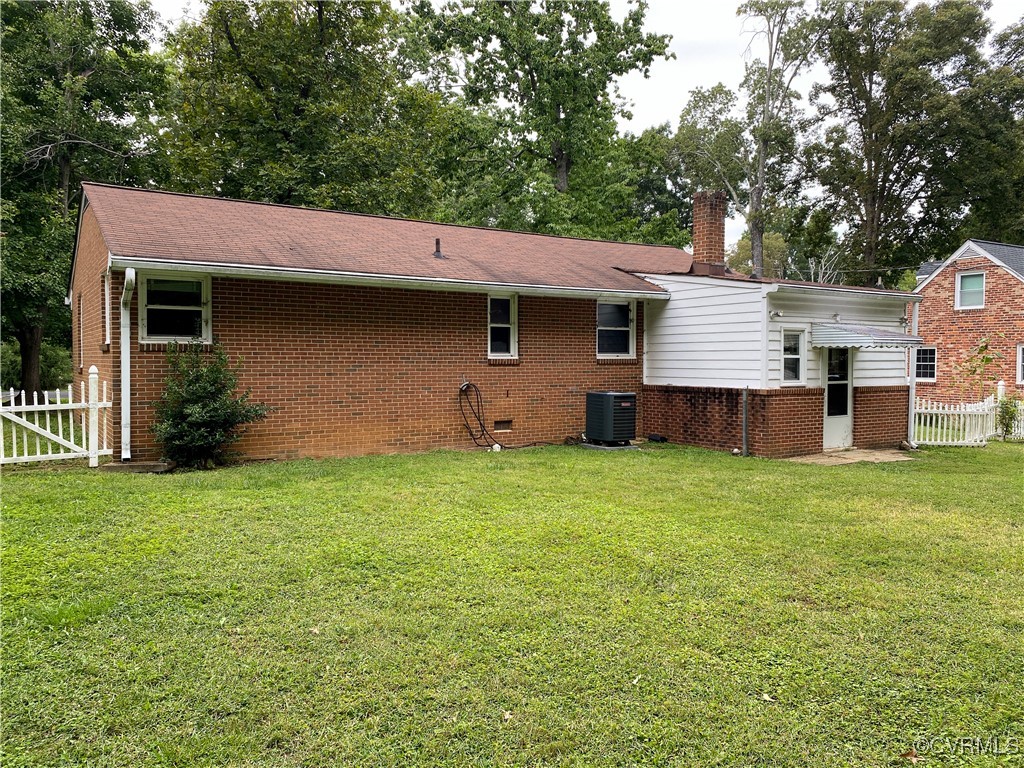 213 Jade Road Richmond, VA 23236 - Photo 26 of 33 a backyard of a house with table and chairs