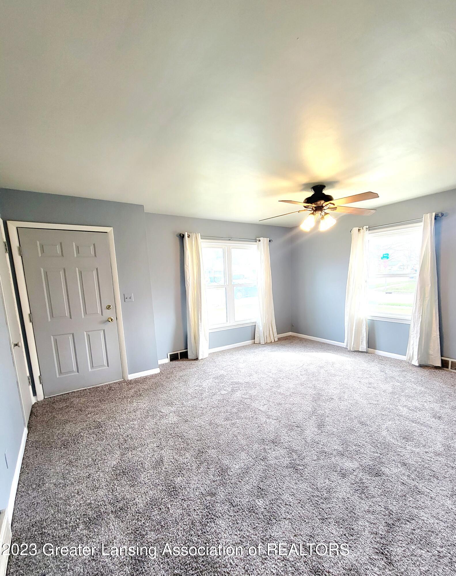617 West Holmes Road Lansing, MI 48910 - Photo 10 of 40 20230406_113149