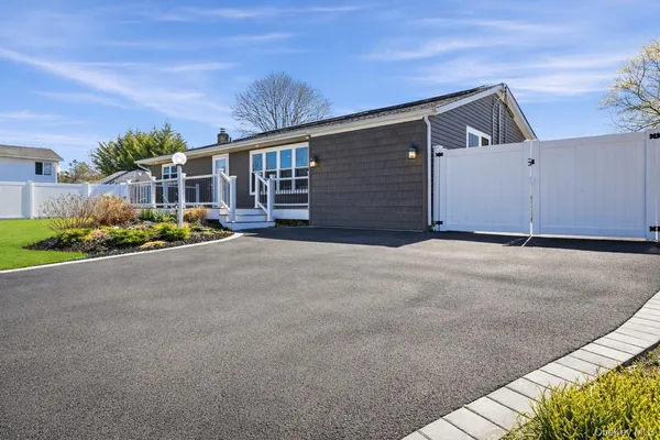 $799,999 | 26 Patrician Street, Holbrook, NY 11741