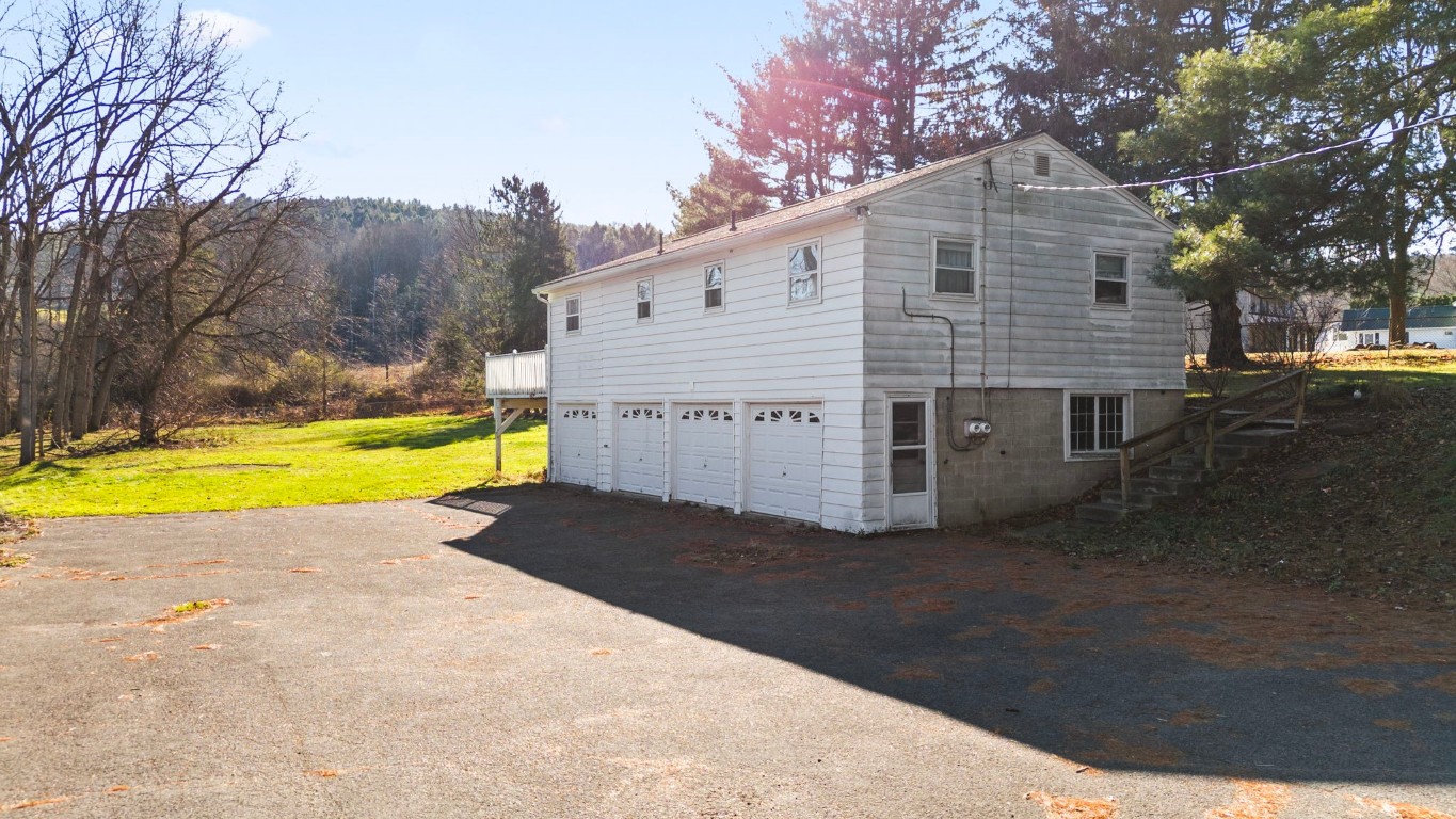 401 Echo Road Vestal, NY 13850 - Photo 2 of 42 Gallery Image 2