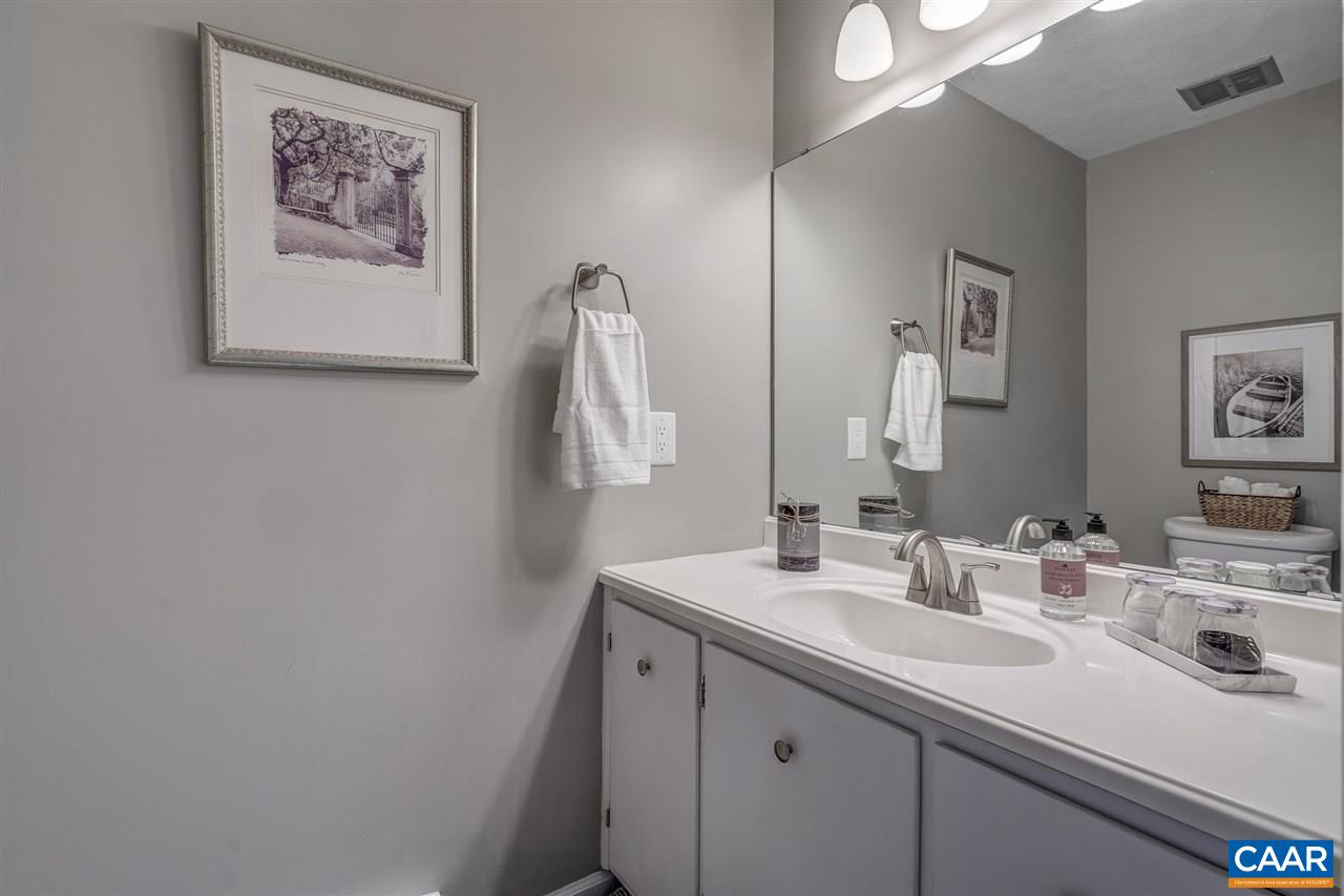 208 Surrey Road Charlottesville, VA 22901 - Photo 30 of 40 Gallery Image 30