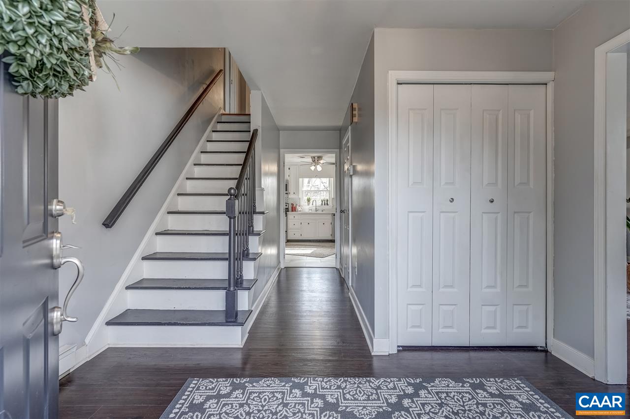 208 Surrey Road Charlottesville, VA 22901 - Photo 4 of 40 Gallery Image 4