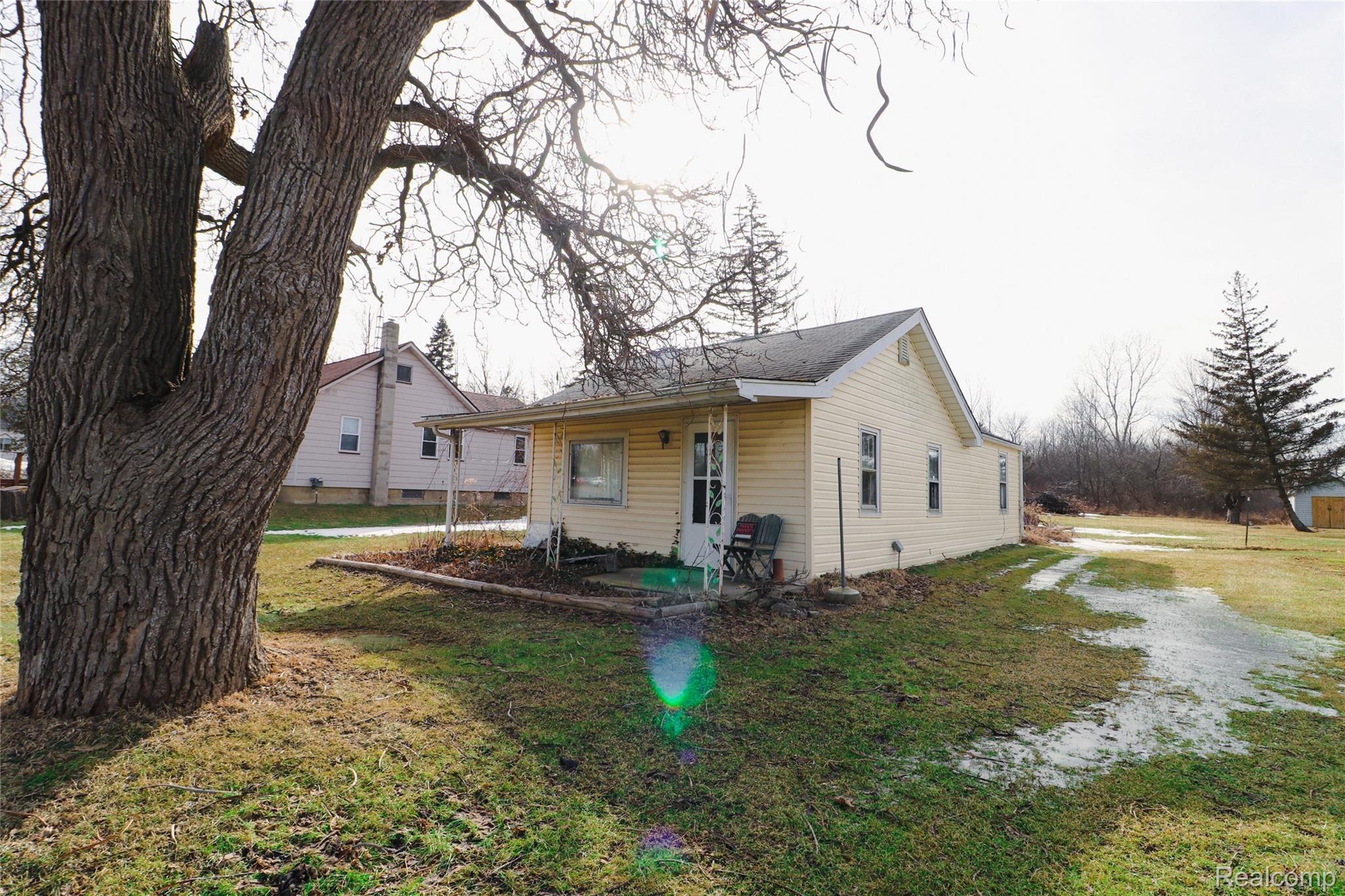 2472 South Dye Road Flint, MI 48532 - Photo 16 of 30 adjacent property 2478 1 acre with sale
