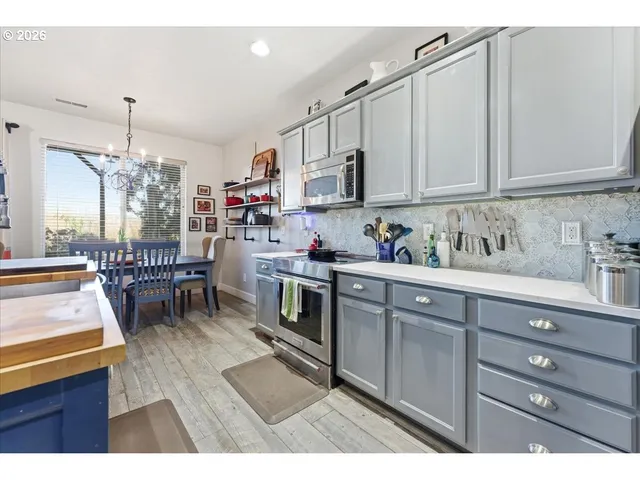 $389,999 | 21601 Northeast Willow Glen Road, Fairview, OR 97024