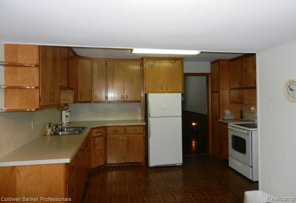8180 Allen Road Clarkston, MI 48348 - Photo 5 of 22 Kitchen view from nook