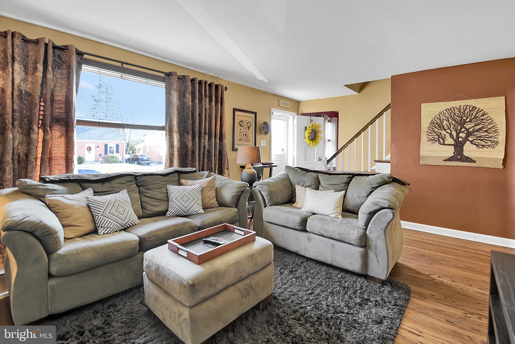 18 South Malin Road Broomall, PA 19008 - Photo 3 of 25 Living room