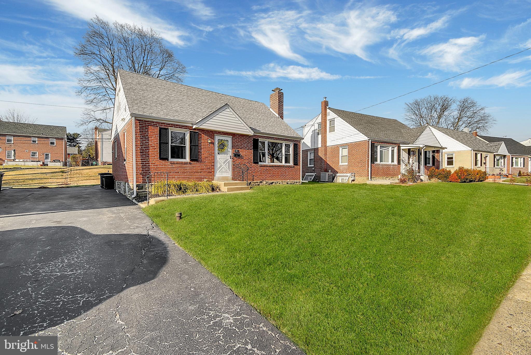 18 South Malin Road Broomall, PA 19008 - Photo 24 of 25 Driveway with parking for 4