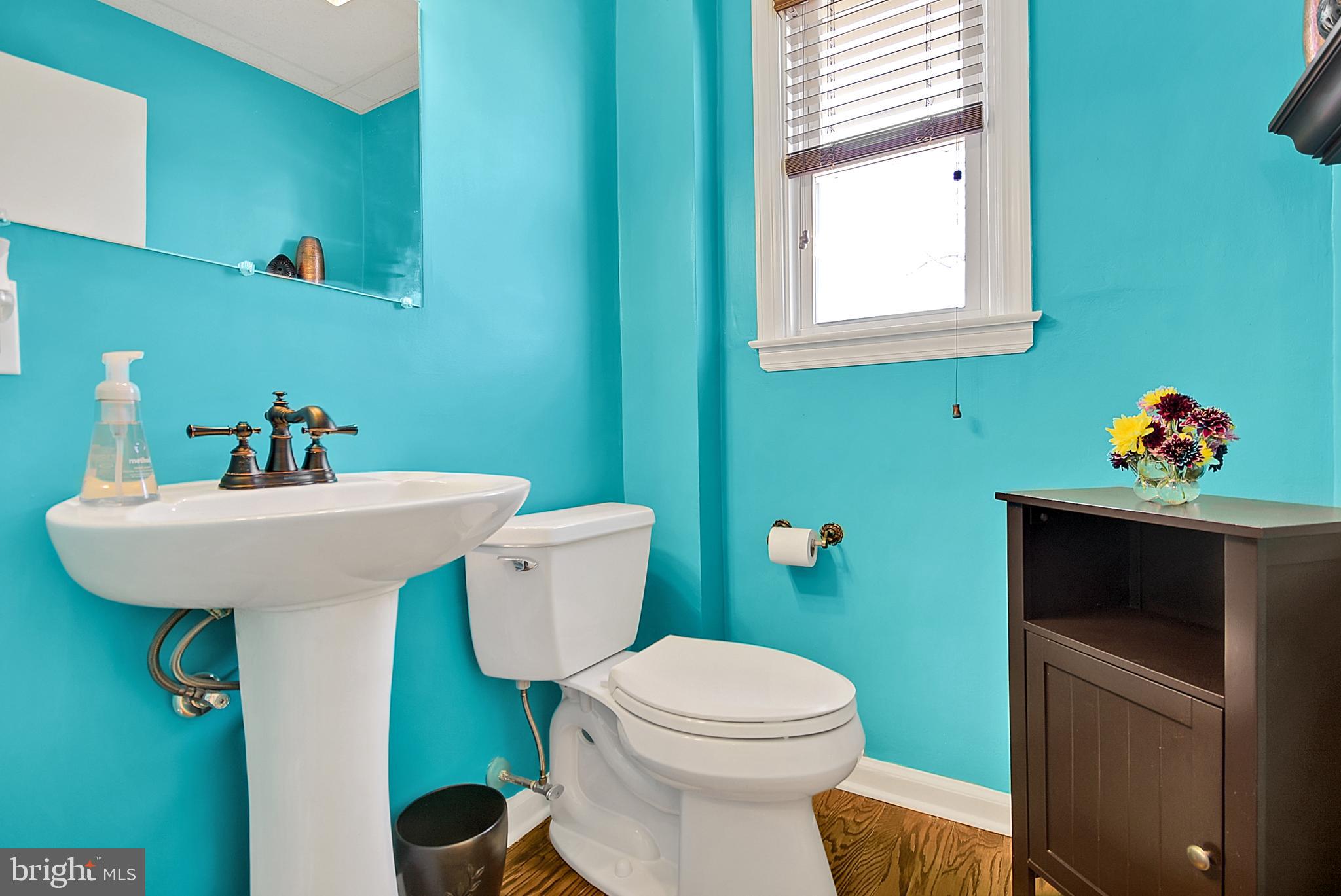 18 South Malin Road Broomall, PA 19008 - Photo 10 of 25 Powder room