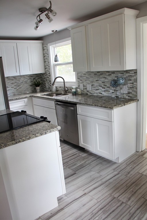 35 Reedstone Avenue Chicopee, MA 01020 - Photo 5 of 20 Gallery Image 5