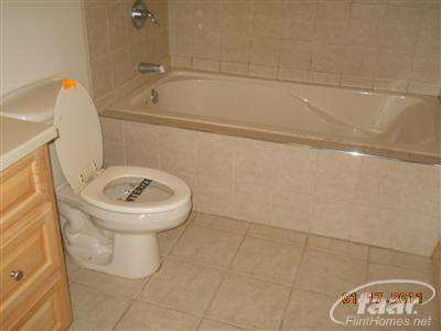 6031 Crown Flint, MI 48506 - Photo 8 of 10 20165866-7.JPG
