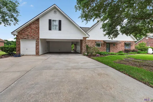 $545,000 | 13776 Bayou Terrace Drive, St. Amant, LA 70774