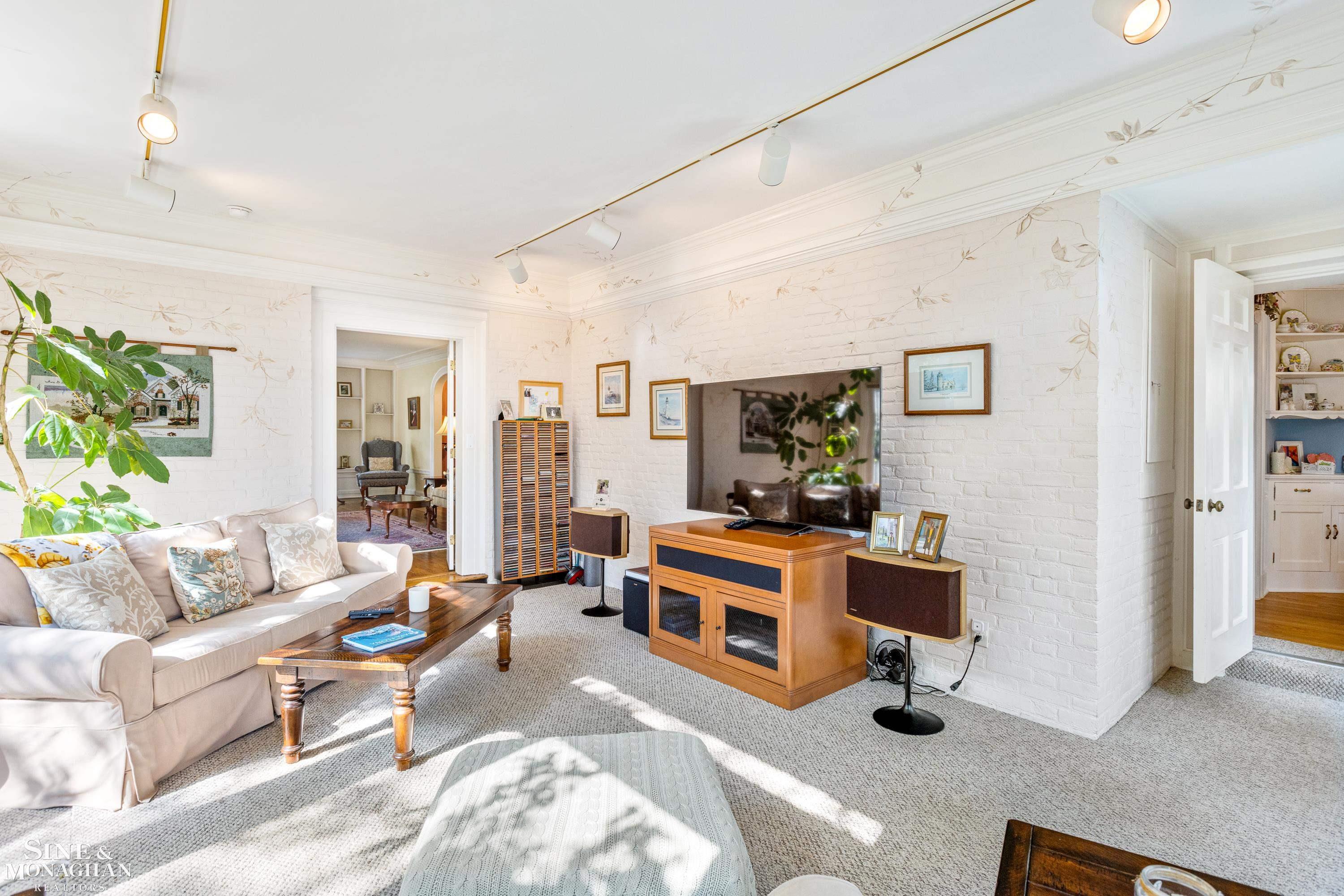 168 Vendome Road Grosse Pointe Farms, MI 48236 - Photo 13 of 74 Gallery Image 13