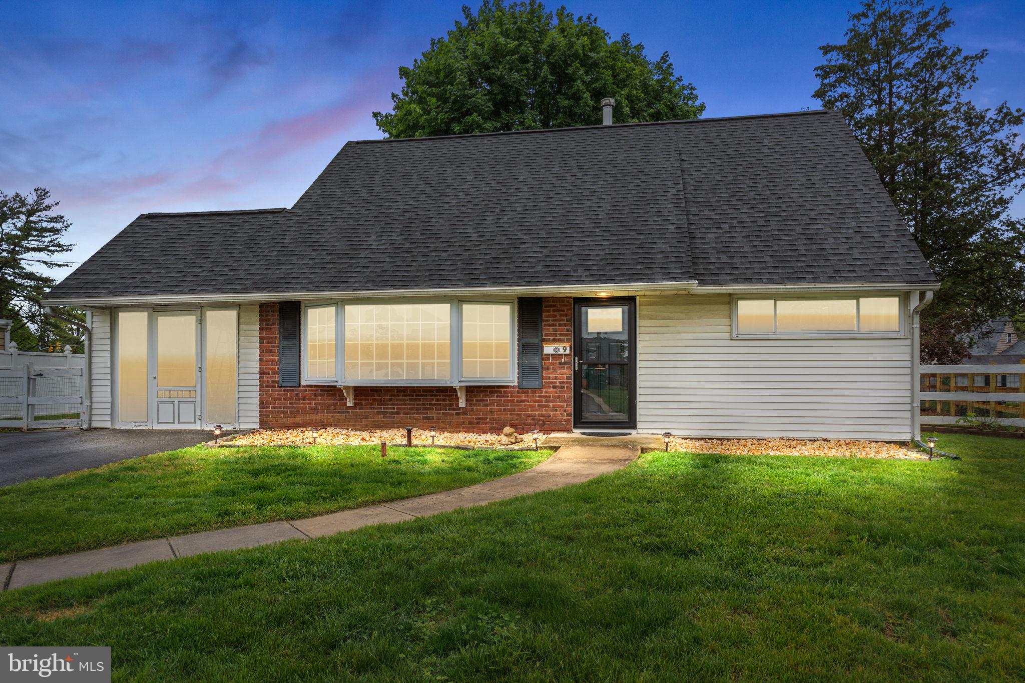 9 Queens Bridge Road Levittown, PA 19057 - Photo 1 of 26 Gallery Image 1