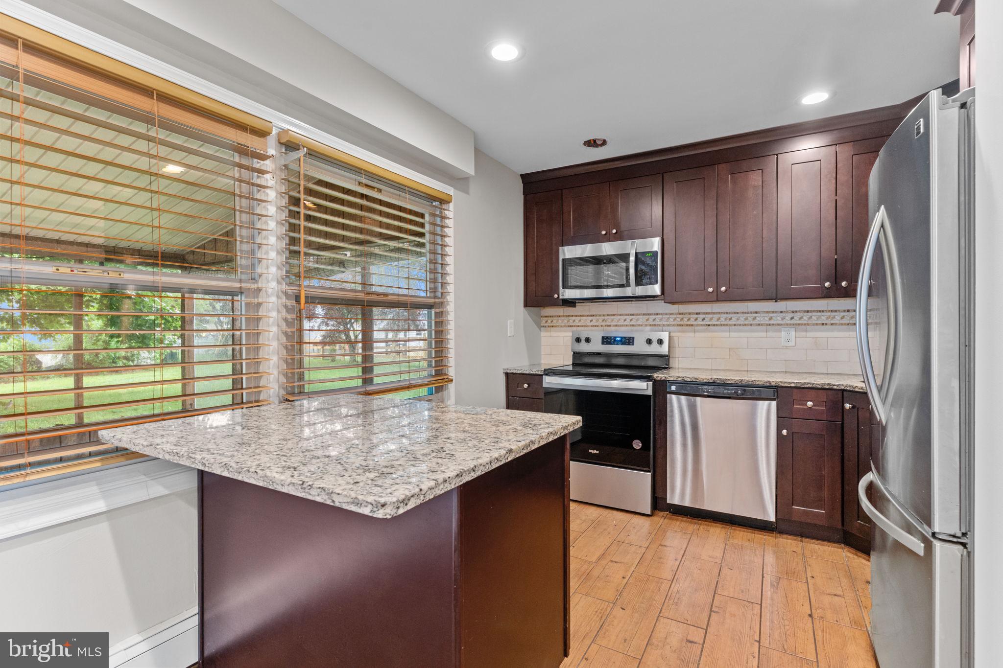 9 Queens Bridge Road Levittown, PA 19057 - Photo 11 of 26 Gallery Image 11
