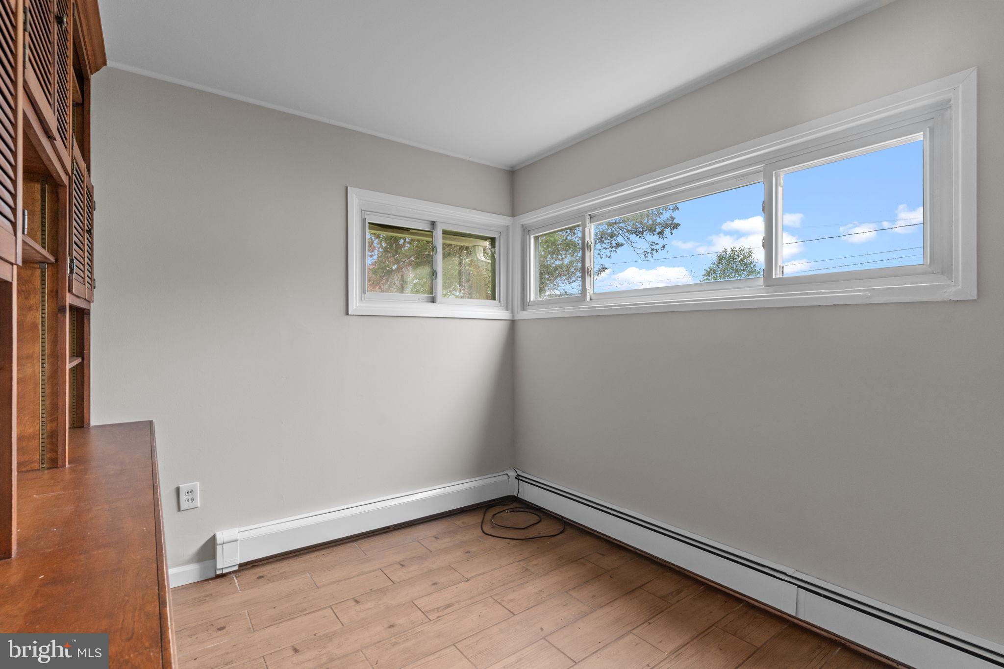9 Queens Bridge Road Levittown, PA 19057 - Photo 14 of 26 Gallery Image 14