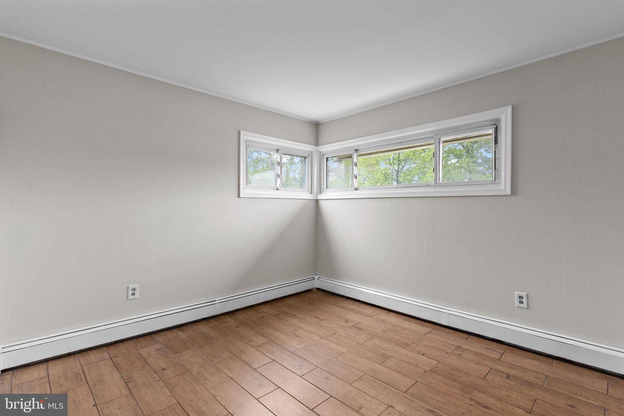 9 Queens Bridge Road Levittown, PA 19057 - Photo 16 of 26 Gallery Image 16